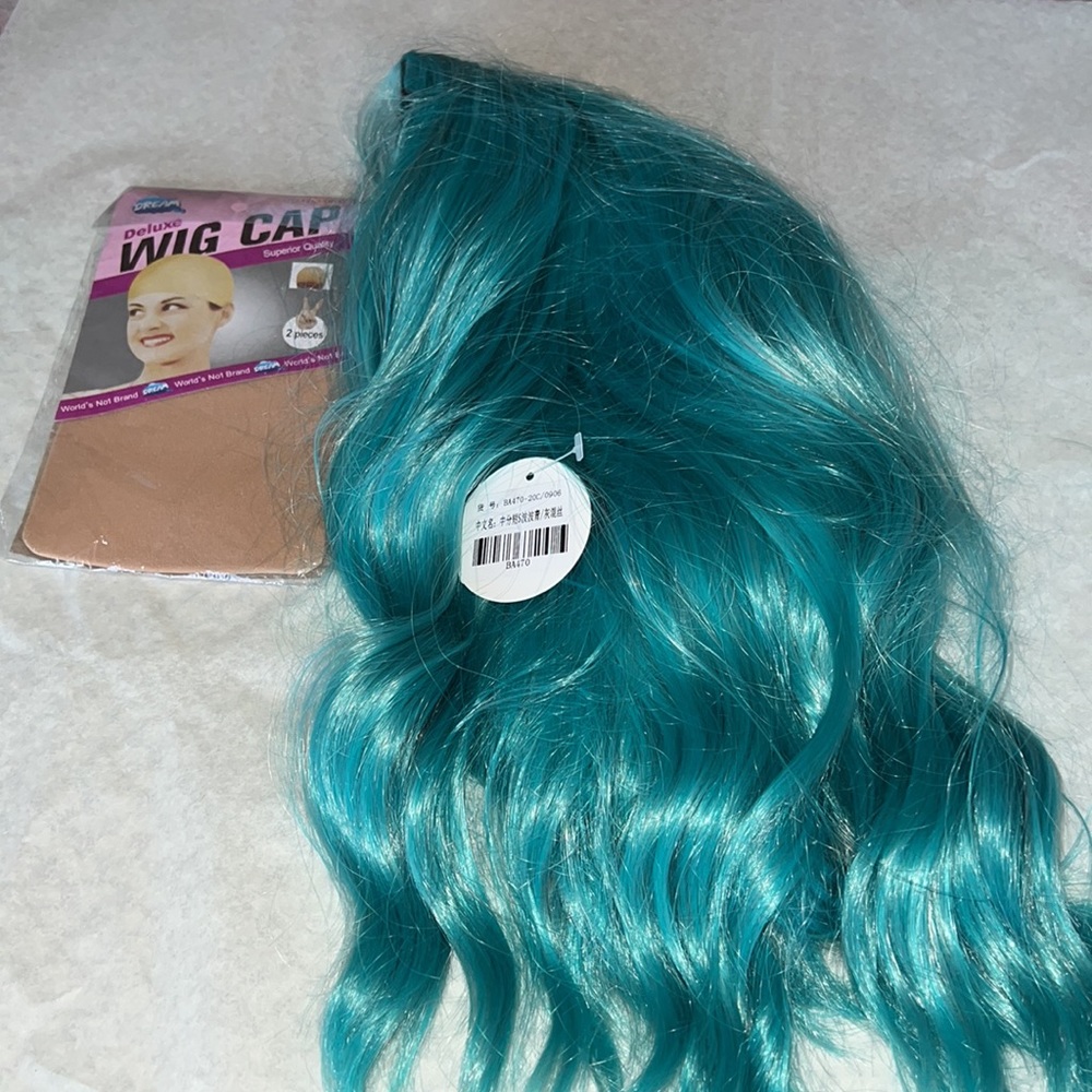 Aqua wig